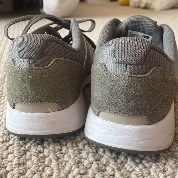 New Balance Shoes (10) - Picture 4 of 7